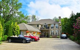 Explorer House Bed & Breakfast